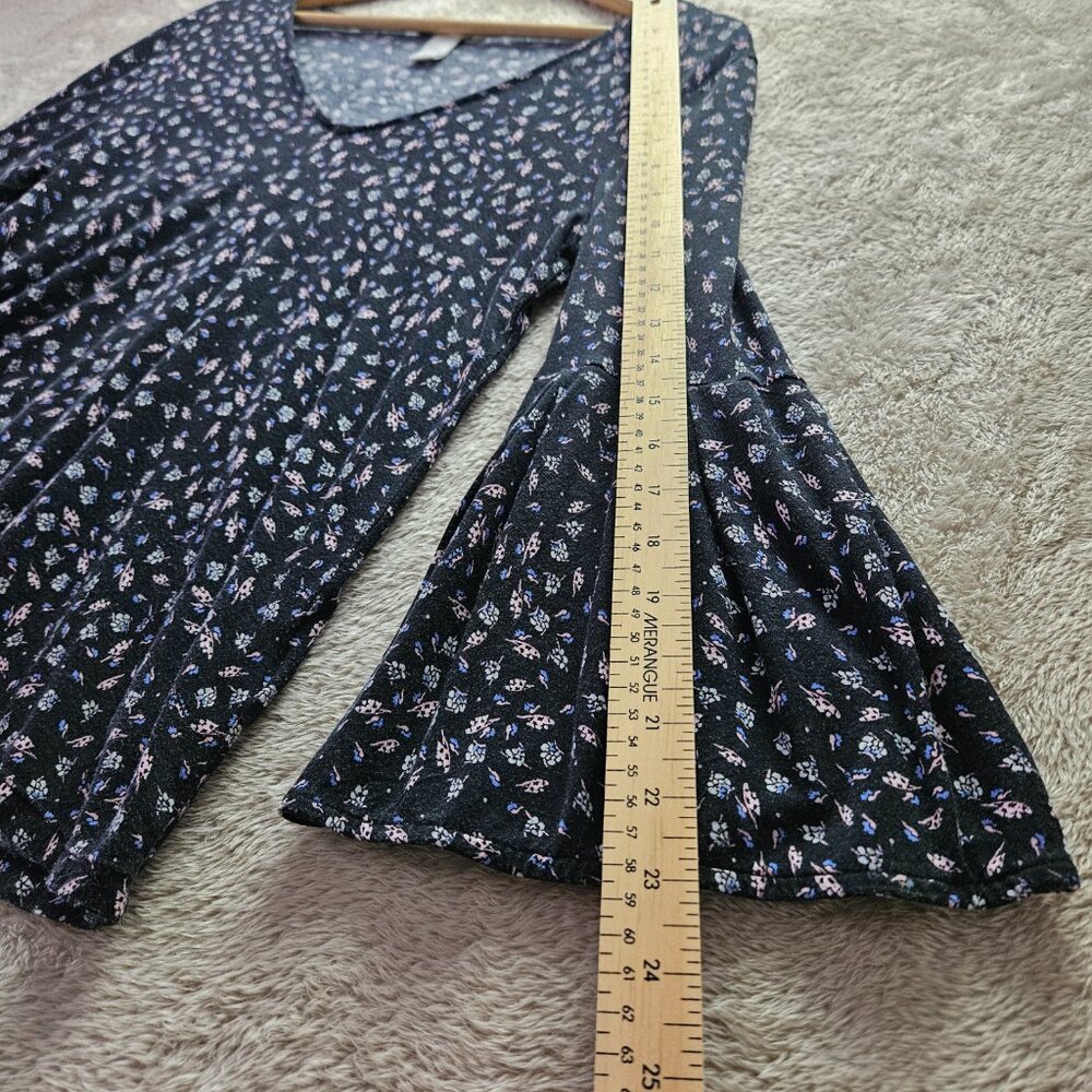 H&M Blouse Floral Print Top V-neck Stretch Bell Sleeves Boho Modern Style Size S - Picture 5 of 6